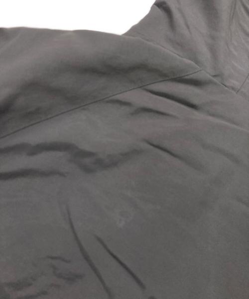 FRED PERRY（フレッドペリー）FRED PERRY (フレッドペリー) HOODED SHELL JACKET / フーデットシェルジャケット グレー サイズ:Lの古着・服飾アイテム