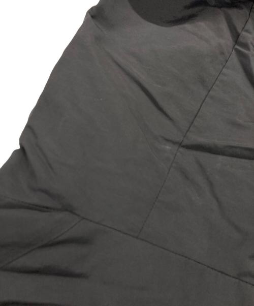 FRED PERRY（フレッドペリー）FRED PERRY (フレッドペリー) HOODED SHELL JACKET / フーデットシェルジャケット グレー サイズ:Lの古着・服飾アイテム