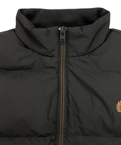 FRED PERRY（フレッドペリー）FRED PERRY (フレッドペリー) Insulated Gilet / インサレーテッドジレ 中綿ベスト ブラック サイズ:Mの古着・服飾アイテム