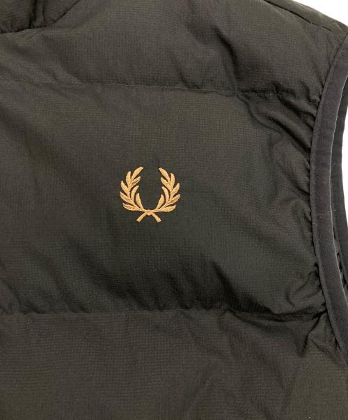 FRED PERRY（フレッドペリー）FRED PERRY (フレッドペリー) Insulated Gilet / インサレーテッドジレ 中綿ベスト ブラック サイズ:Mの古着・服飾アイテム