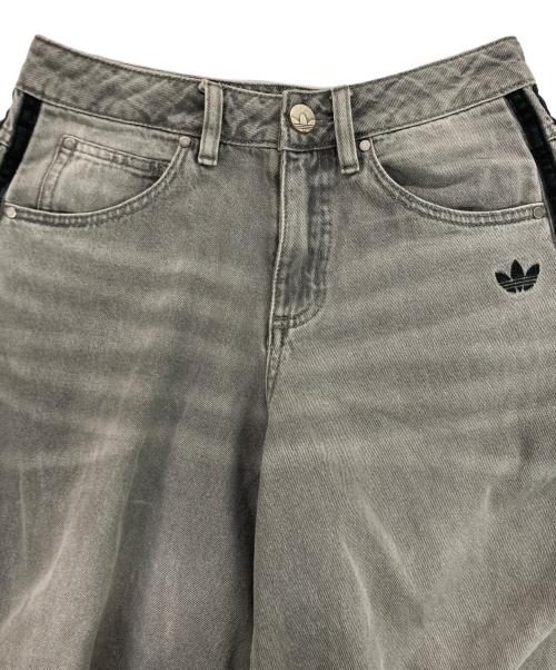 adidas（アディダス）adidas (アディダス) ADICOLOR FIREBIRD OVERSIZED DENIM PANT / ウォッシュドグレーデニム　Adilenium パンツ ブラック サイズ:24/30の古着・服飾アイテム