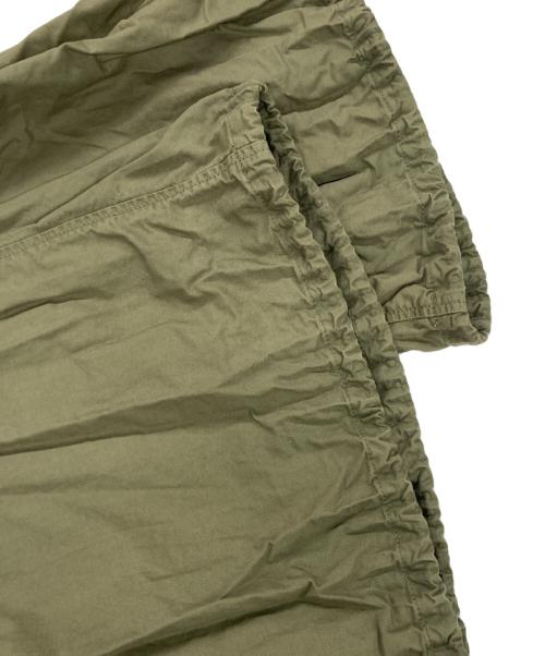 maturely（マチュアリー）maturely (マチュアリー) パラシュート イージーパンツ カーキの古着・服飾アイテム