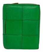 BOTTEGA VENETAボッテガベネタ）の古着「Cassette Intrecciato Compact Wallet/カセットイントレチャートコンパクトウォレット」｜グリーン