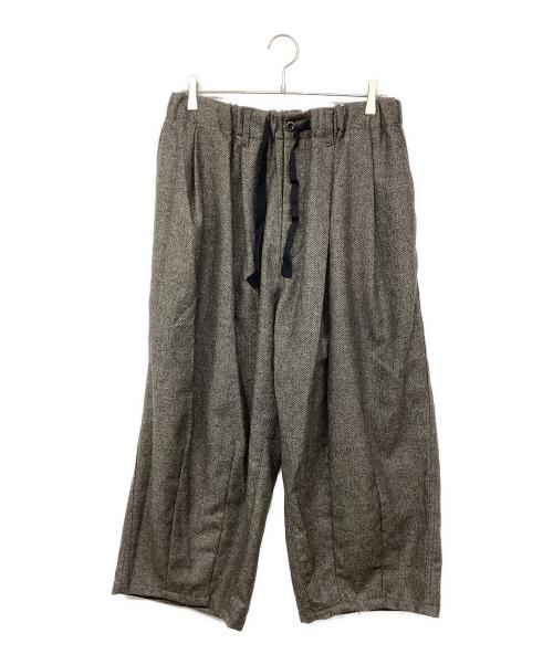 is-ness（イズネス）is-ness (イズネス) TECH TWEED BALLOON PANTS / テックツイード バルーンイージーパンツ ブラウン サイズ:REGULAR LENGTHの古着・服飾アイテム