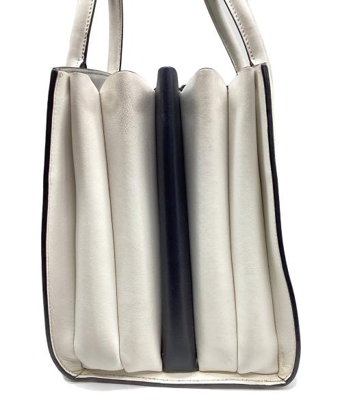 PRADA（プラダ）PRADA (プラダ) サフィアーノ/ビブリオテーク2WAYバッグ アイボリーの古着・服飾アイテム