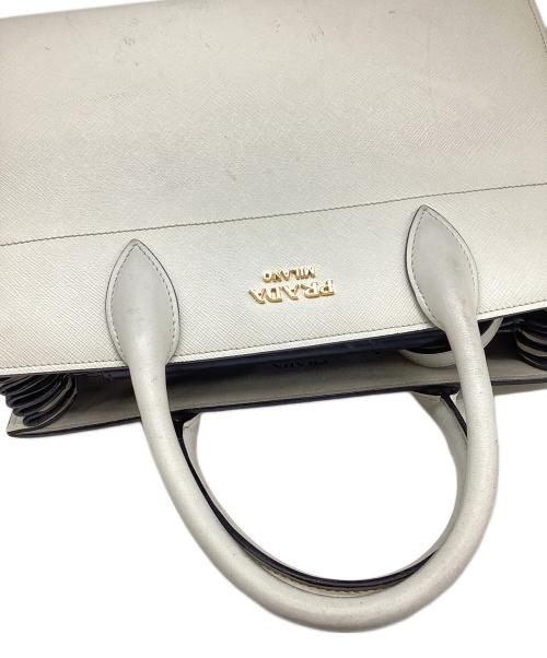 PRADA（プラダ）PRADA (プラダ) サフィアーノ/ビブリオテーク2WAYバッグ アイボリーの古着・服飾アイテム
