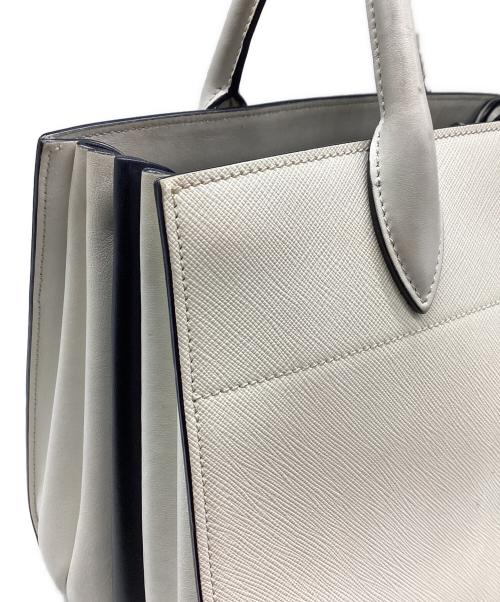 PRADA（プラダ）PRADA (プラダ) サフィアーノ/ビブリオテーク2WAYバッグ アイボリーの古着・服飾アイテム