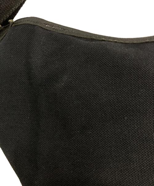 IL BISONTE（イル ビゾンテ）IL BISONTE (イル ビゾンテ) レザーパイピングボディバッグ ブラックの古着・服飾アイテム