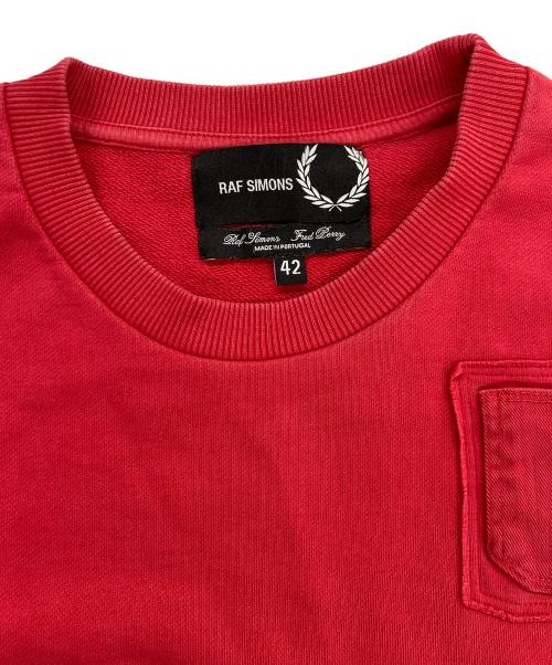 RAF SIMONS（ラフシモンズ）RAF SIMONS (ラフシモンズ) FRED PERRY (フレッドペリー) ロゴスウェット レッド サイズ:42の古着・服飾アイテム