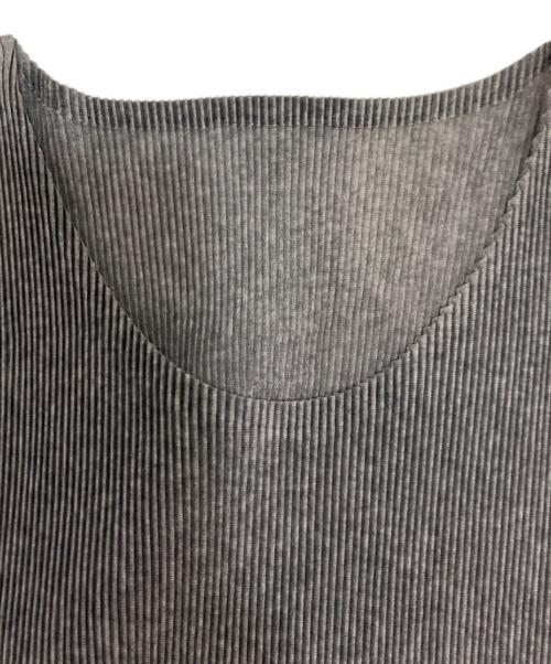 PLEATS PLEASE（プリーツプリーズ）PLEATS PLEASE (プリーツプリーズ) プリーツTEE グレー サイズ:3の古着・服飾アイテム
