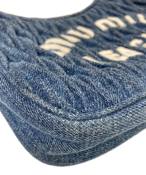 MIU MIU（ミュウミュウ）MIU MIU (ミュウミュウ) デニムマテラッセショルダーバッグ インディゴの古着・服飾アイテム