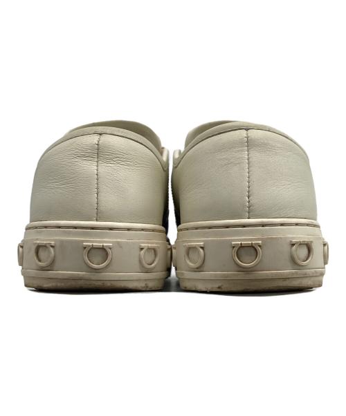 Salvatore Ferragamo（サルヴァトーレ フェラガモ）Salvatore Ferragamo (サルヴァトーレ フェラガモ) NATALYヴァラスニーカー ホワイト サイズ:6 1/2の古着・服飾アイテム