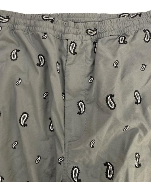 THE NORTH FACE（ザ ノース フェイス）THE NORTH FACE (ザ ノース フェイス) Paisley Embroidery Shirred Waist Pants ナイロンパンツ グレー サイズ:34の古着・服飾アイテム