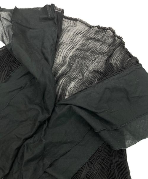 ISSEY MIYAKE FETE（イッセイミヤケフェット）ISSEY MIYAKE FETE (イッセイミヤケフェット) フリル変形プリーツカーディガン ブラック サイズ:2の古着・服飾アイテム