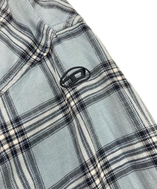 DIESEL（ディーゼル）DIESEL (ディーゼル) S-DEWNY-HOOD / フード付きシャツ ブルー サイズ:44の古着・服飾アイテム