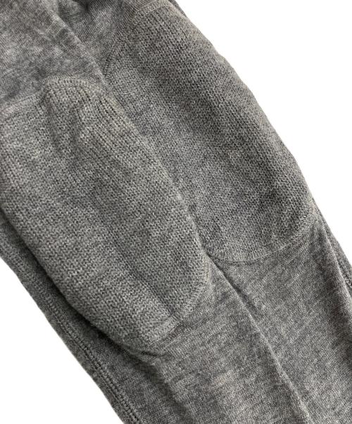 MCQ（マックキュー）MCQ (マックキュー) Vネックロゴニット グレー サイズ:XSの古着・服飾アイテム