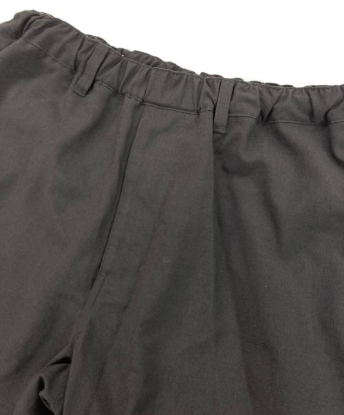 PWA（プア）PWA (プア) POLYVALENT RESORT PT スラックス グレー サイズ:Mの古着・服飾アイテム