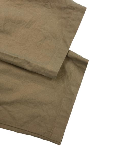 STILL BY HAND（スティルバイハンド）STILL BY HAND (スティルバイハンド) PT06253 強撚コットンシャンブレー素材 2タックパンツ ブラウン サイズ:44の古着・服飾アイテム