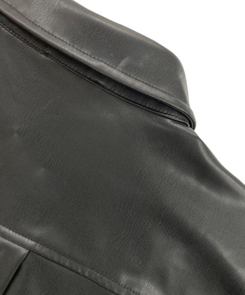 Calvin Klein Jeans（カルバンクラインジーンズ）Calvin Klein Jeans (カルバンクラインジーンズ) Faux Leather Crop Shirt / フェイクレザークロップドシャツ ブラック サイズ:Mの古着・服飾アイテム