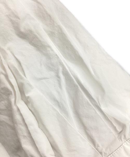 YAUNN（ヤウーン）YAUNN (ヤウーン) COTTON ASYMMETRY SHIRT ホワイト サイズ:FREEの古着・服飾アイテム