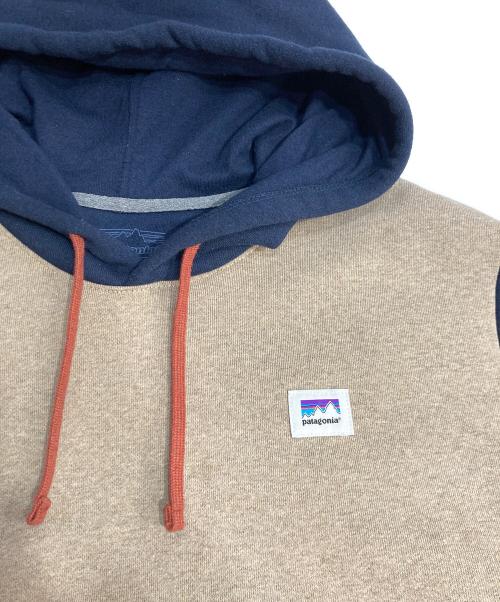 Patagonia（パタゴニア）Patagonia (パタゴニア) ステッカー・アップライザル・フーディ ブラウン サイズ:Mの古着・服飾アイテム