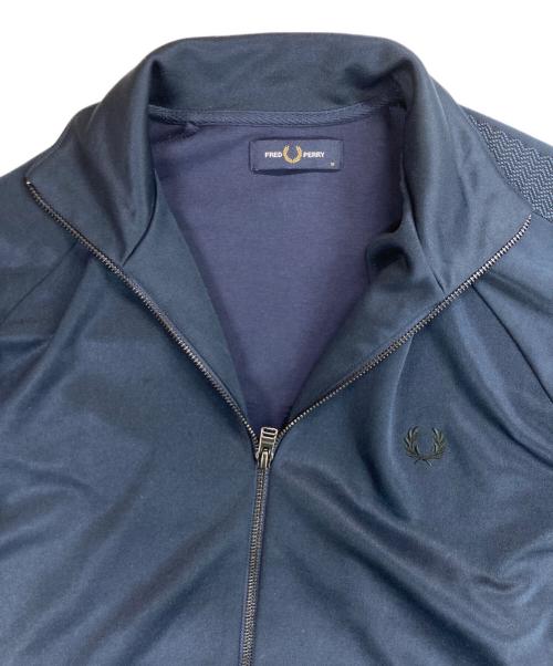 FRED PERRY（フレッドペリー）FRED PERRY (フレッドペリー) TAPE DETAIL TRACK JACKET ネイビー サイズ:Ｍの古着・服飾アイテム