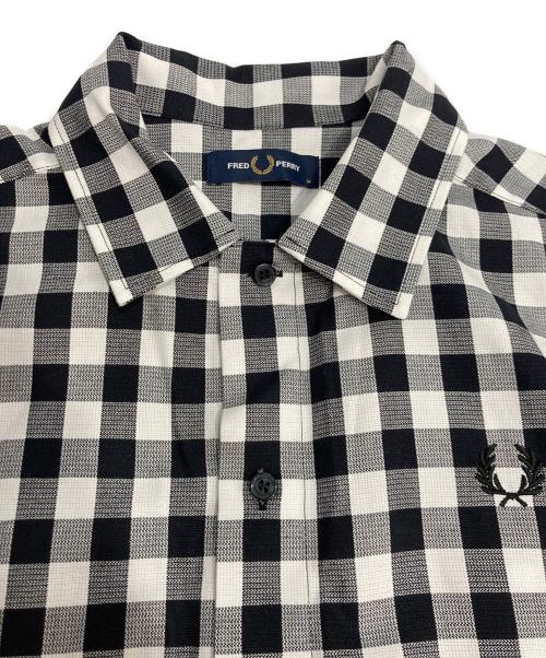 FRED PERRY（フレッドペリー）FRED PERRY (フレッドペリー) チェックシャツ ブラック×ホワイト サイズ:Mの古着・服飾アイテム