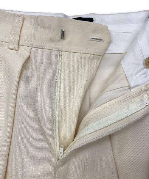 CABAN（キャバン）CABAN (キャバン) ウールギャバジン ワンタックワイドパンツ アイボリー サイズ:XSの古着・服飾アイテム