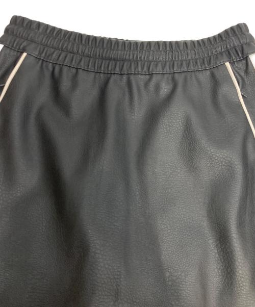 adidas（アディダス）adidas (アディダス) アディブレイク　フェイクレザー スカート　IJ5025 ブラック サイズ:Lの古着・服飾アイテム