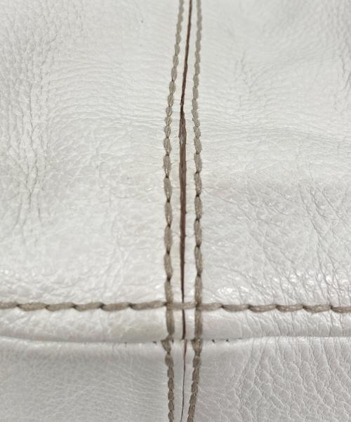 TOD'S（トッズ）TOD'S (トッズ) レザーショルダーバッグ ホワイトの古着・服飾アイテム