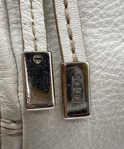 TOD'S（トッズ）TOD'S (トッズ) レザーショルダーバッグ ホワイトの古着・服飾アイテム