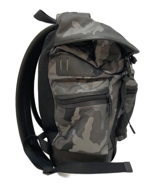 COACH（コーチ）COACH (コーチ) カモフラージュ柄リュック グレーの古着・服飾アイテム