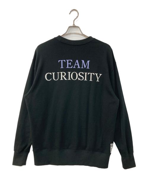 SEQUEL（シークエル）SEQUEL (シークエル) クルーネックスウェット TEAM CURIOSITY ブラック サイズ:Mの古着・服飾アイテム