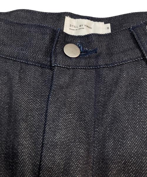 STILL BY HAND（スティルバイハンド）STILL BY HAND (スティルバイハンド) Deep Tuck Wide Denim Pants ディープタックワイドデニムパンツ ネイビー サイズ:44の古着・服飾アイテム