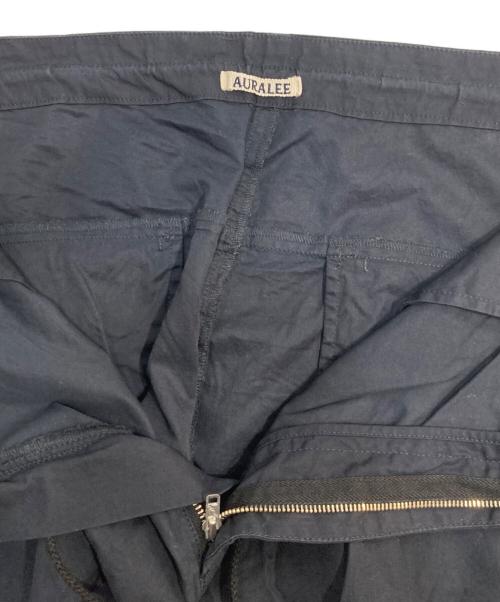 AURALEE（オーラリー）AURALEE (オーラリー) WASHED FINX TWILL EASY WIDE PANTS ウォッシュドフィンクスツイルイージーワイドパンツ ネイビー サイズ:4の古着・服飾アイテム