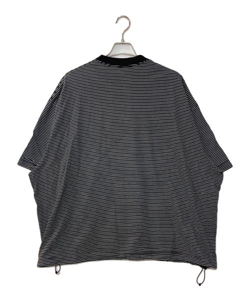 is-ness（イズネス）is-ness (イズネス) BALLOON SHORT SLEEVE ボーダーTシャツ ブラック×ホワイト サイズ:Lの古着・服飾アイテム