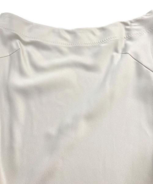 ADORE（アドーア）ADORE (アドーア) ライトサテンセミフレアスカート ホワイト サイズ:36の古着・服飾アイテム