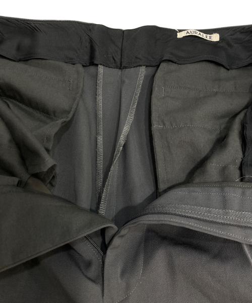 AURALEE（オーラリー）AURALEE (オーラリー) LIGHT WOOL MAX GABARDINE TWO-TUCK SLACKSスラックス グレー サイズ:5の古着・服飾アイテム