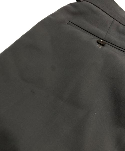 AURALEE（オーラリー）AURALEE (オーラリー) LIGHT WOOL MAX GABARDINE TWO-TUCK SLACKSスラックス グレー サイズ:5の古着・服飾アイテム
