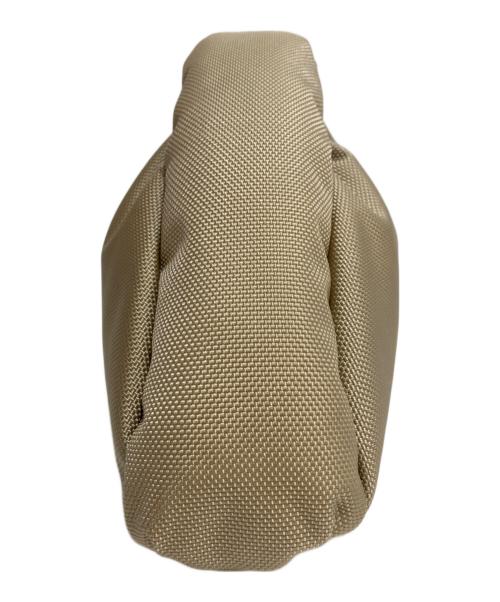 YO（ヨウ）YO (ヨウ) GRUMPY BAG クッションミニバッグ ベージュの古着・服飾アイテム