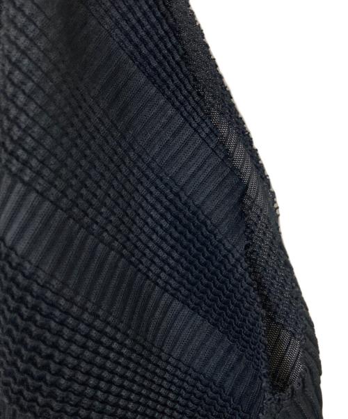 ISSEY MIYAKE me（イッセイ ミヤケ ミー）ISSEY MIYAKE me (イッセイ ミヤケ ミー) アシンメトリープリーツトップス ブラック サイズ:記載なしの古着・服飾アイテム