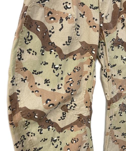 CONZ（コンズ）CONZ (コンズ) CAMO DUCK DOUBLE KNEE CURVED LEG PANTS カモダックダブルニーカーブドレッグパンツ ベージュ サイズ:2の古着・服飾アイテム