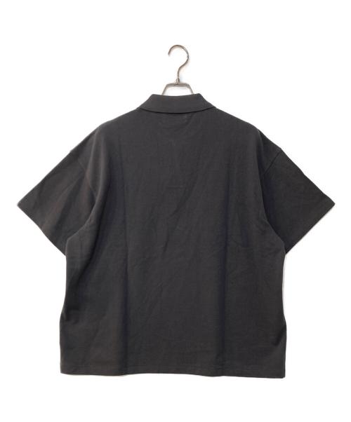 Graphpaper（グラフペーパー）Graphpaper (グラフペーパー) Cotton Pique Jersey S/S Skipper Polo ポロシャツ グレー サイズ:2の古着・服飾アイテム