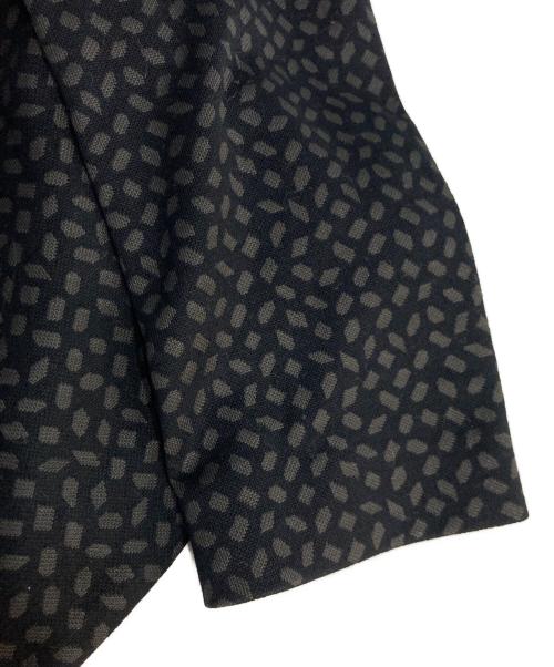 ARMANI COLLEZIONI（アルマーニ コレツィオーニ）ARMANI COLLEZIONI (アルマーニ コレツィオーニ) 総柄ジャケット ブラック サイズ:44の古着・服飾アイテム