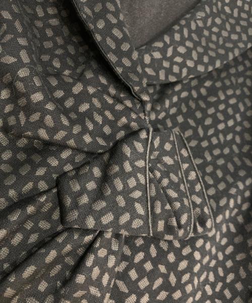 ARMANI COLLEZIONI（アルマーニ コレツィオーニ）ARMANI COLLEZIONI (アルマーニ コレツィオーニ) 総柄ジャケット ブラック サイズ:44の古着・服飾アイテム
