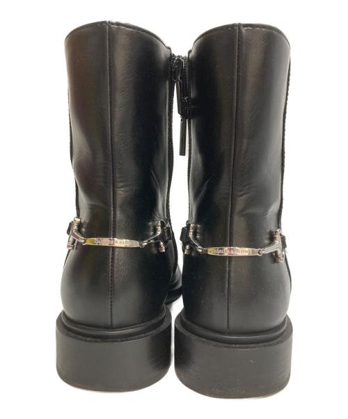 CHARLES & KEITH（チャールズアンドキース）CHARLES & KEITH (チャールズアンドキース) エリンナメタリックアクセントブーツ ブラック サイズ:36の古着・服飾アイテム