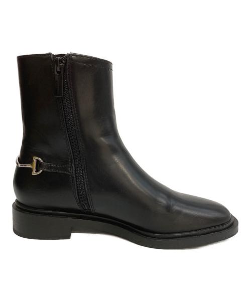 CHARLES & KEITH（チャールズアンドキース）CHARLES & KEITH (チャールズアンドキース) エリンナメタリックアクセントブーツ ブラック サイズ:36の古着・服飾アイテム