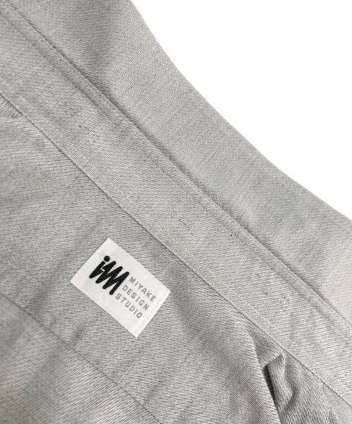 IM ISSEY MIYAKE（アイエムイッセイミヤケ）IM ISSEY MIYAKE (アイエムイッセイミヤケ) コットンシャツ グレー サイズ:不明の古着・服飾アイテム