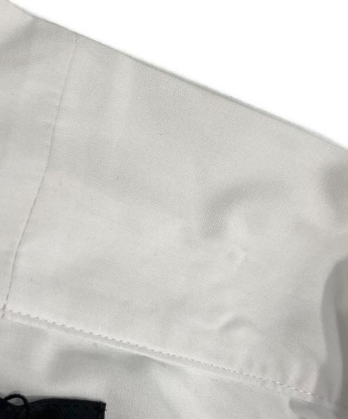 soduk（スドーク）soduk (スドーク) ribbon ribbon shirt ホワイト サイズ:Fの古着・服飾アイテム
