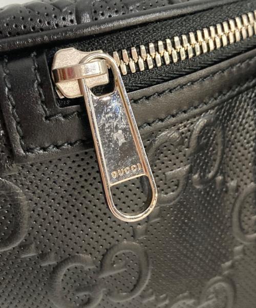 GUCCI（グッチ）GUCCI (グッチ) GGエンボスボディバッグ ブラックの古着・服飾アイテム